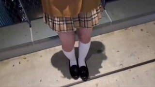 日本现役女优 美美 今年19岁 特邀约平台演出 卡哇伊的颜值 大哥现场翻译 小穴还很美很粉哦 自慰玩出了好多水水！